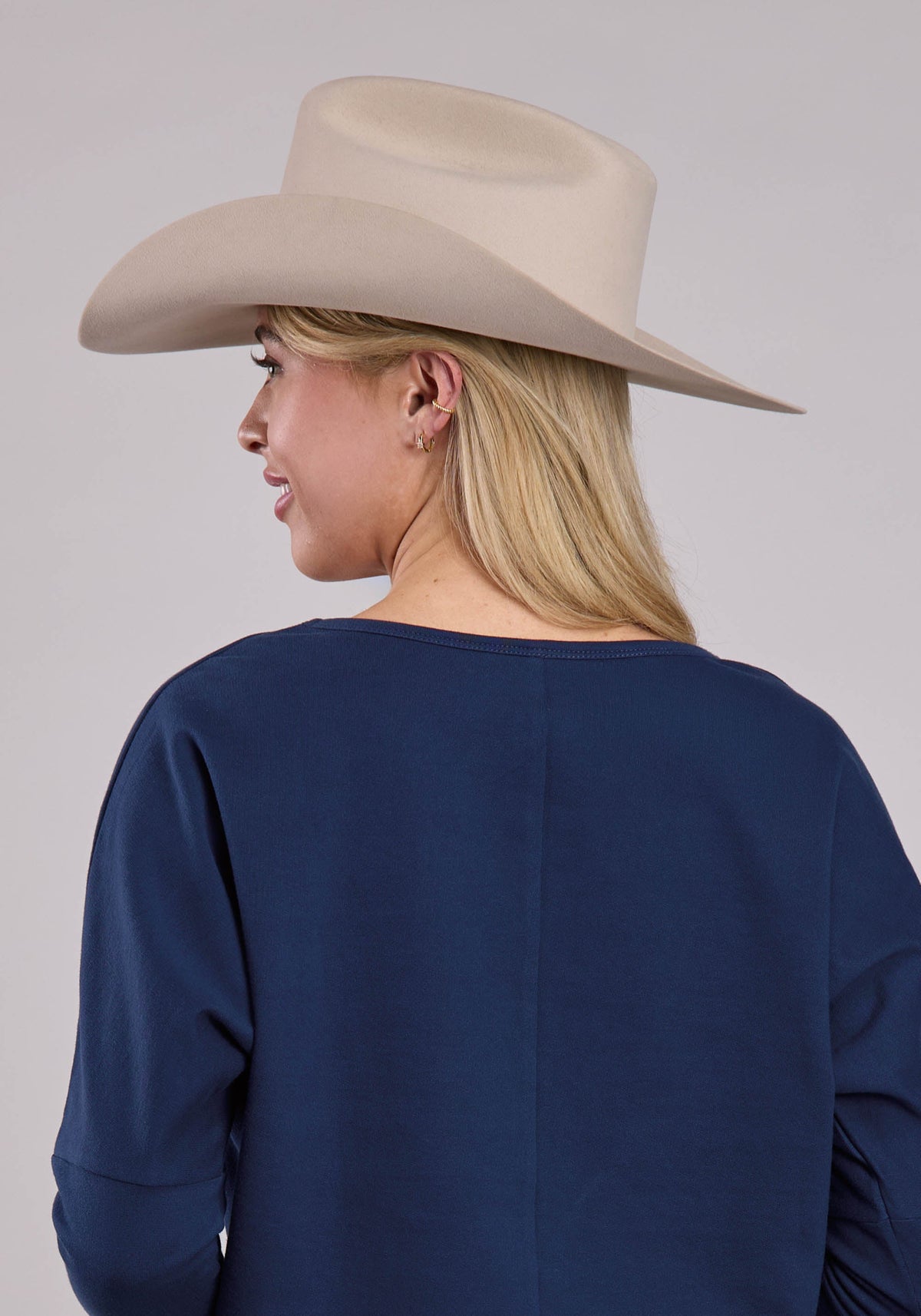 Roper Womens Long Sleeve Pullover Cotton Fleece Wide Neck Sweatshirt Western Shir